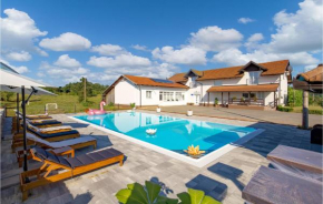 Nice home in Slunj with Outdoor swimming pool, WiFi and 6 Bedrooms